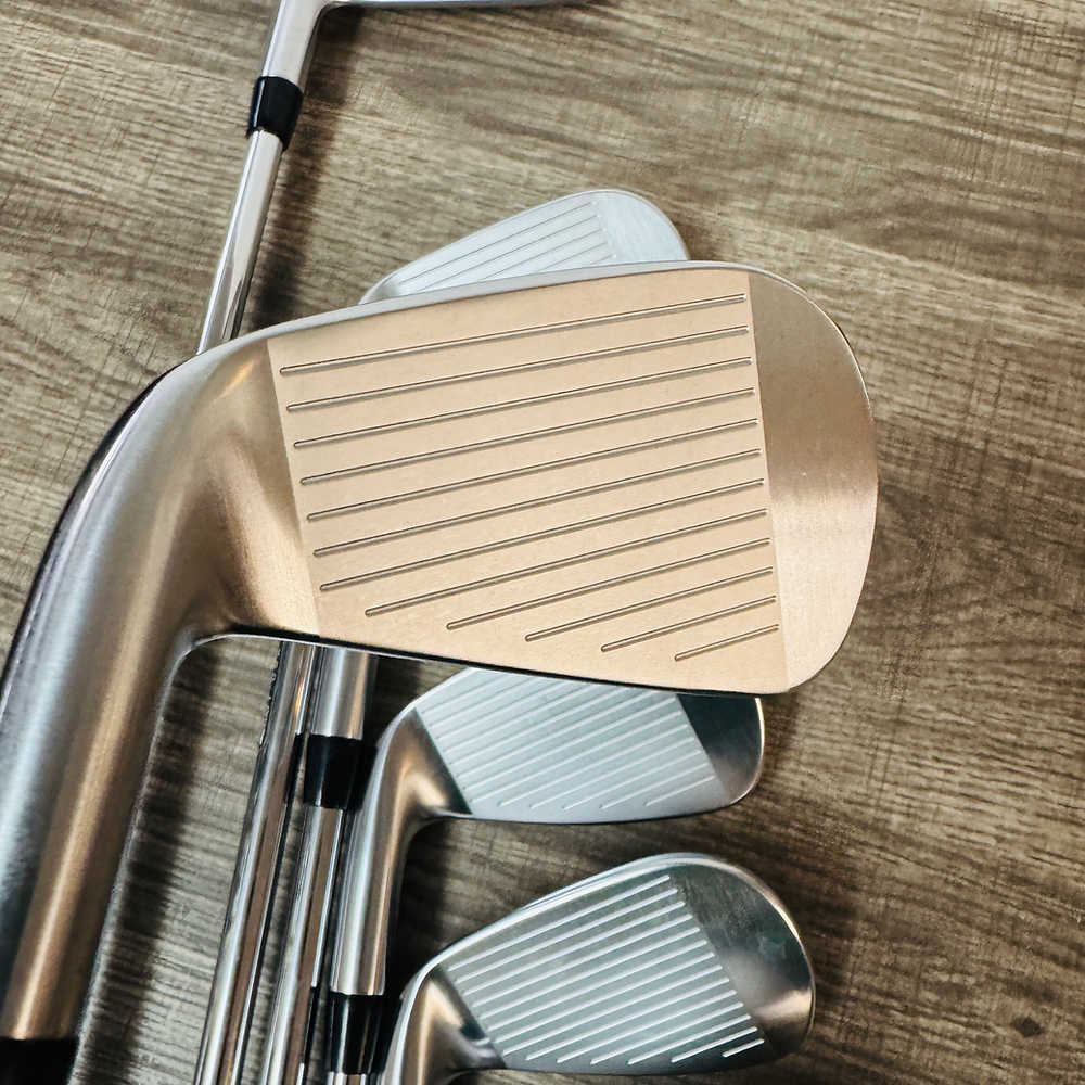 T200 2023 Iron Set 4-PW / AMT White Steel, X Stiff