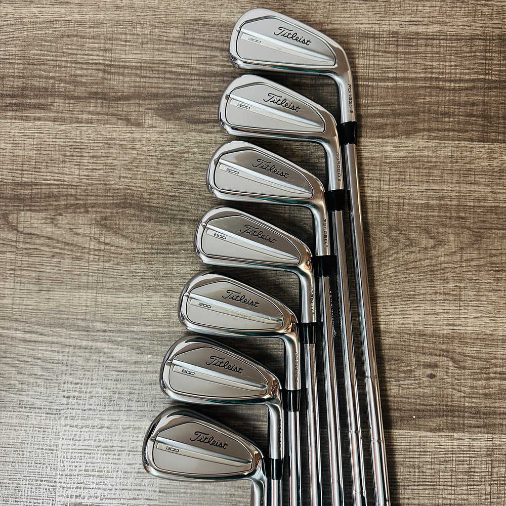 T200 2023 Iron Set 4-PW / AMT White Steel, X Stiff