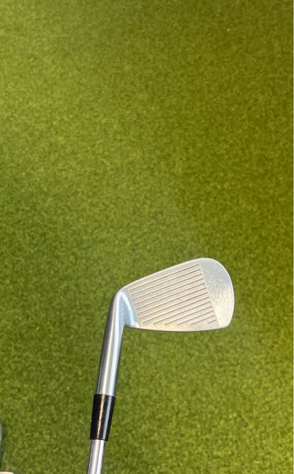Mizunio ZOID PRO 3-PW Right Handed Dynamic Gold Stiff Good