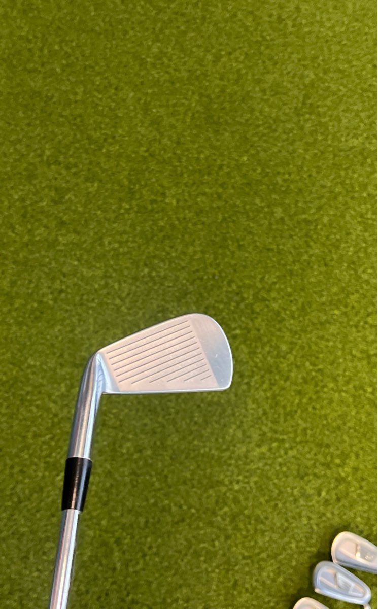 Mizunio ZOID PRO 3-PW Right Handed Dynamic Gold Stiff Good