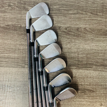 Sub 70 639 MB Iron Set 4-P / Dynamic Gold Steel, X Stiff