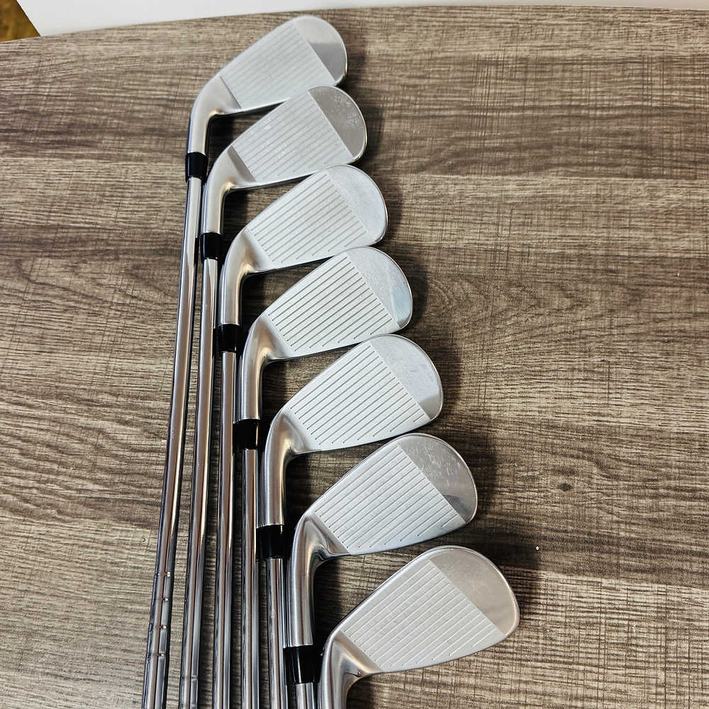 2023 T350 Iron Set 4-P / AMT Red Steel, Stiff