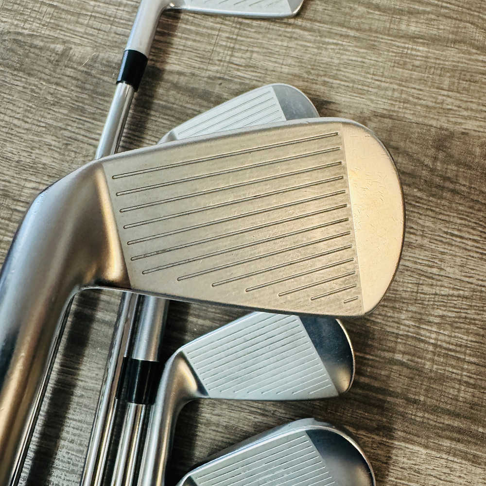 ZX7 MK II Iron Set 4-P / Dynamic Gold Tour Issue Steel, Stiff