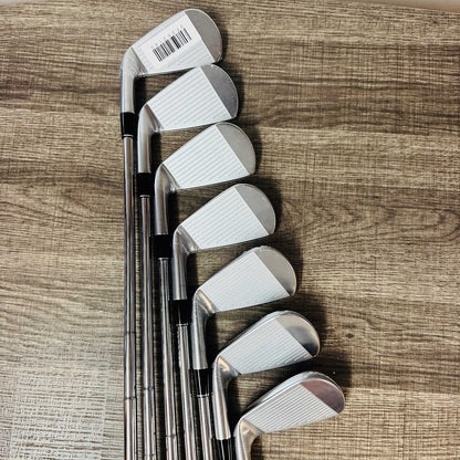 2025 ZXi7 Iron Set 4-P / Dynamic Gold Mid Steel, Stiff