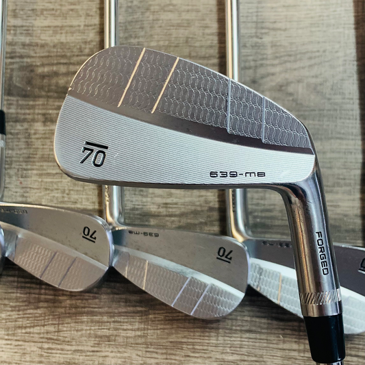 Sub 70 639 MB Iron Set 4-P / Dynamic Gold Steel, X Stiff