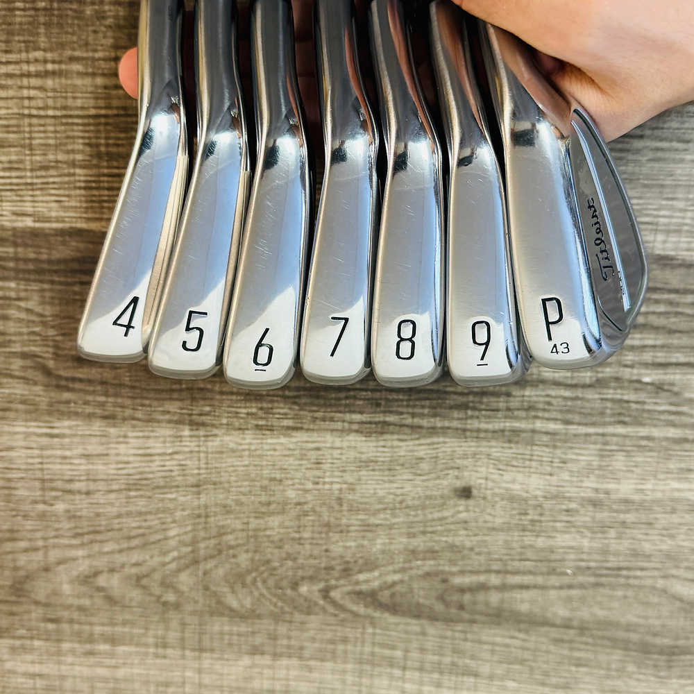 T200 2023 Iron Set 4-P / AMT Black 110 Steel, Regular