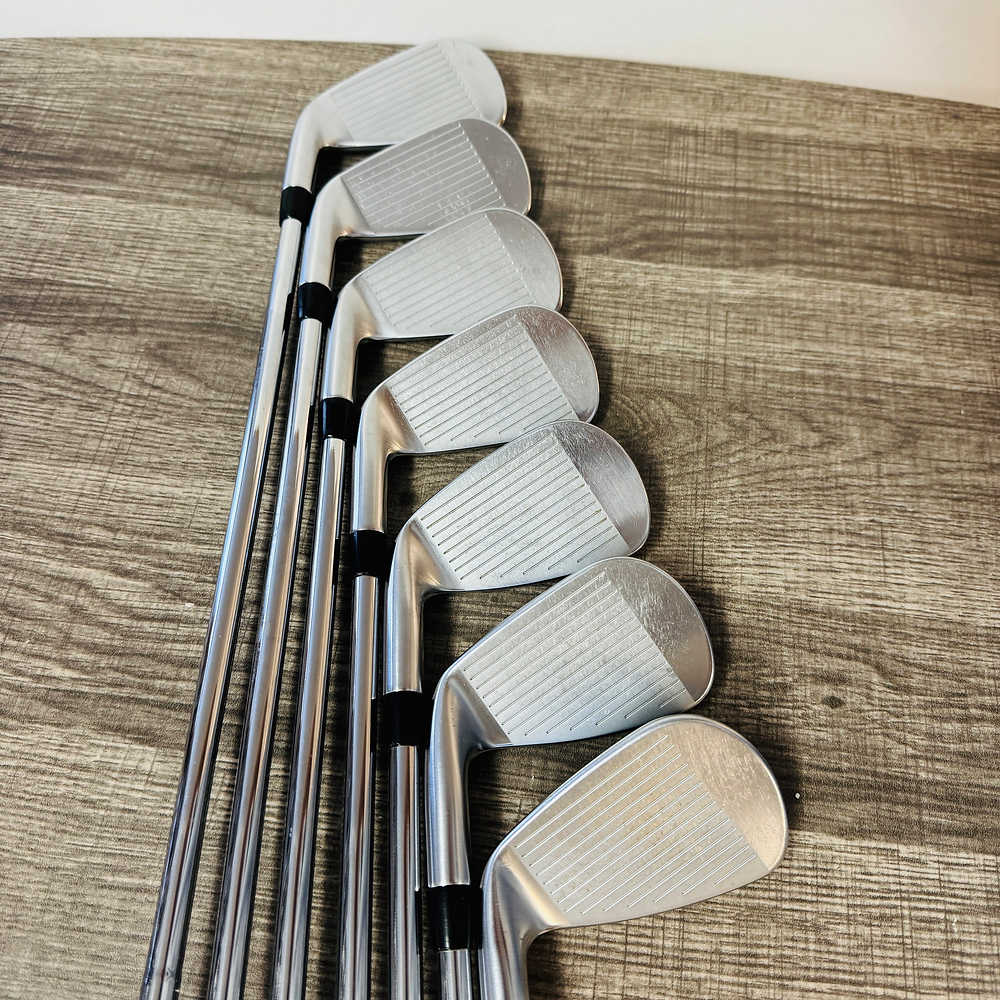 T200 2023 Iron Set 4-P / AMT Black 110 Steel, Regular
