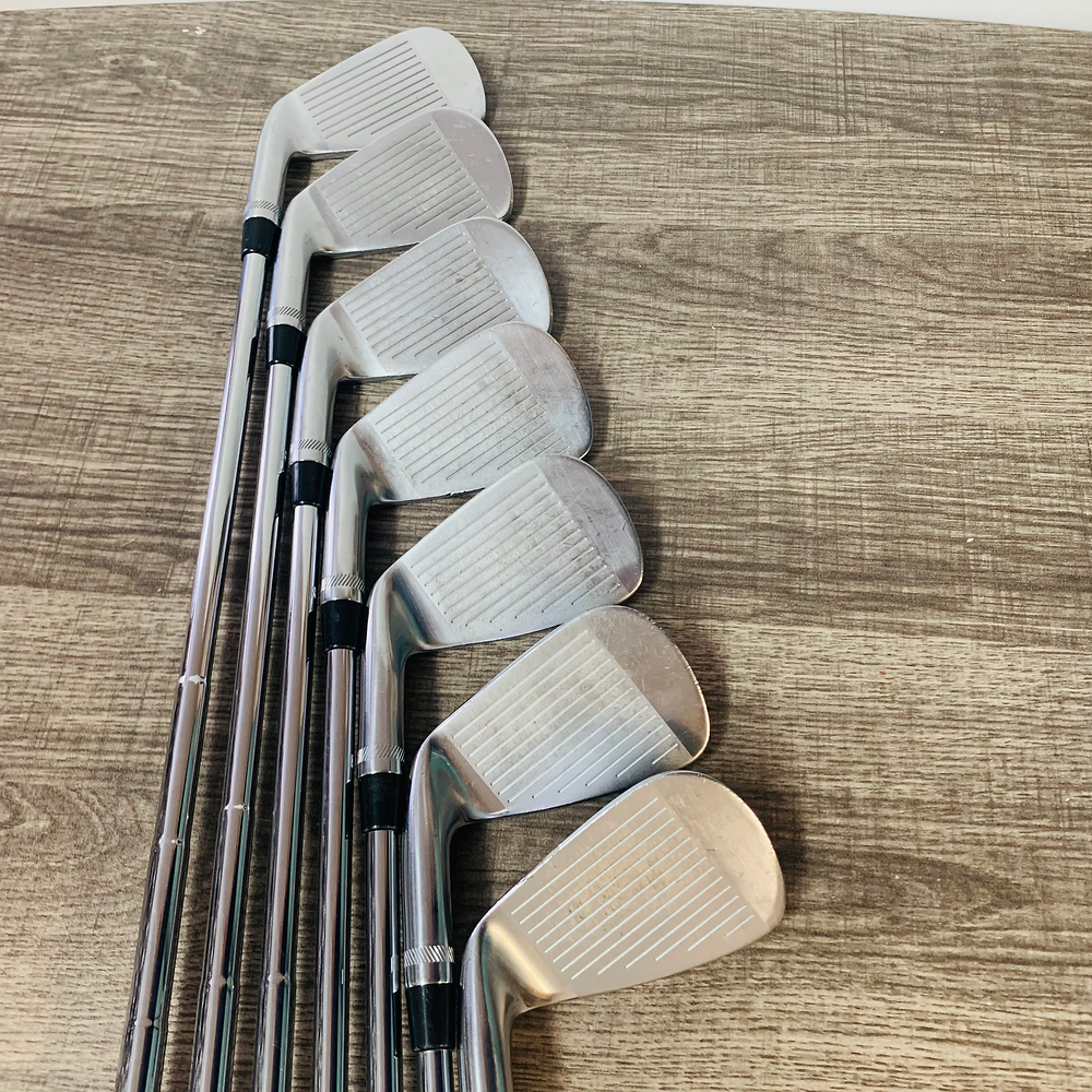 Sub 70 639 MB Iron Set 4-P / Dynamic Gold Steel, X Stiff