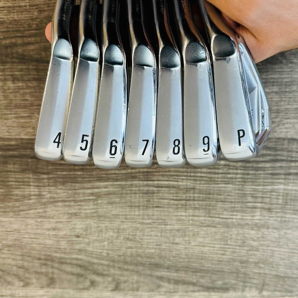 ZX7 MK II Iron Set 4-P / Dynamic Gold Tour Issue Steel, Stiff
