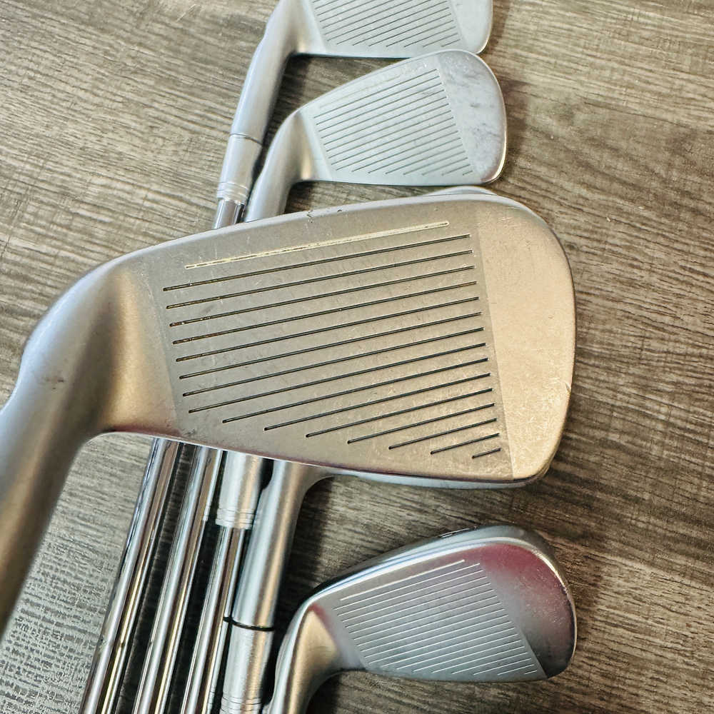 i59 Iron Set 4-P / Dynamic Gold Steel, X Stiff