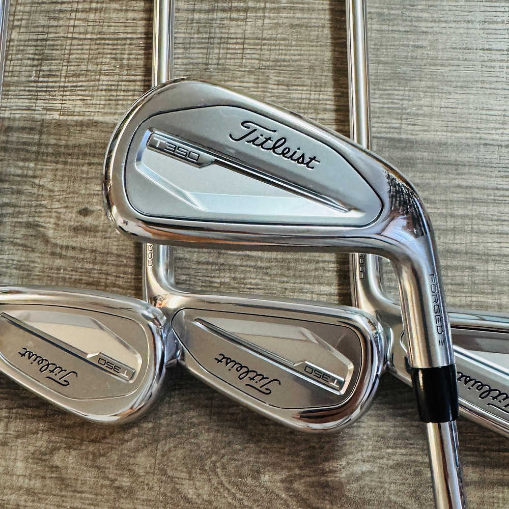 2023 T350 Iron Set 4-P / AMT Red Steel, Stiff