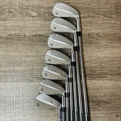 Sub 70 639 MB Iron Set 4-P / Dynamic Gold Steel, X Stiff