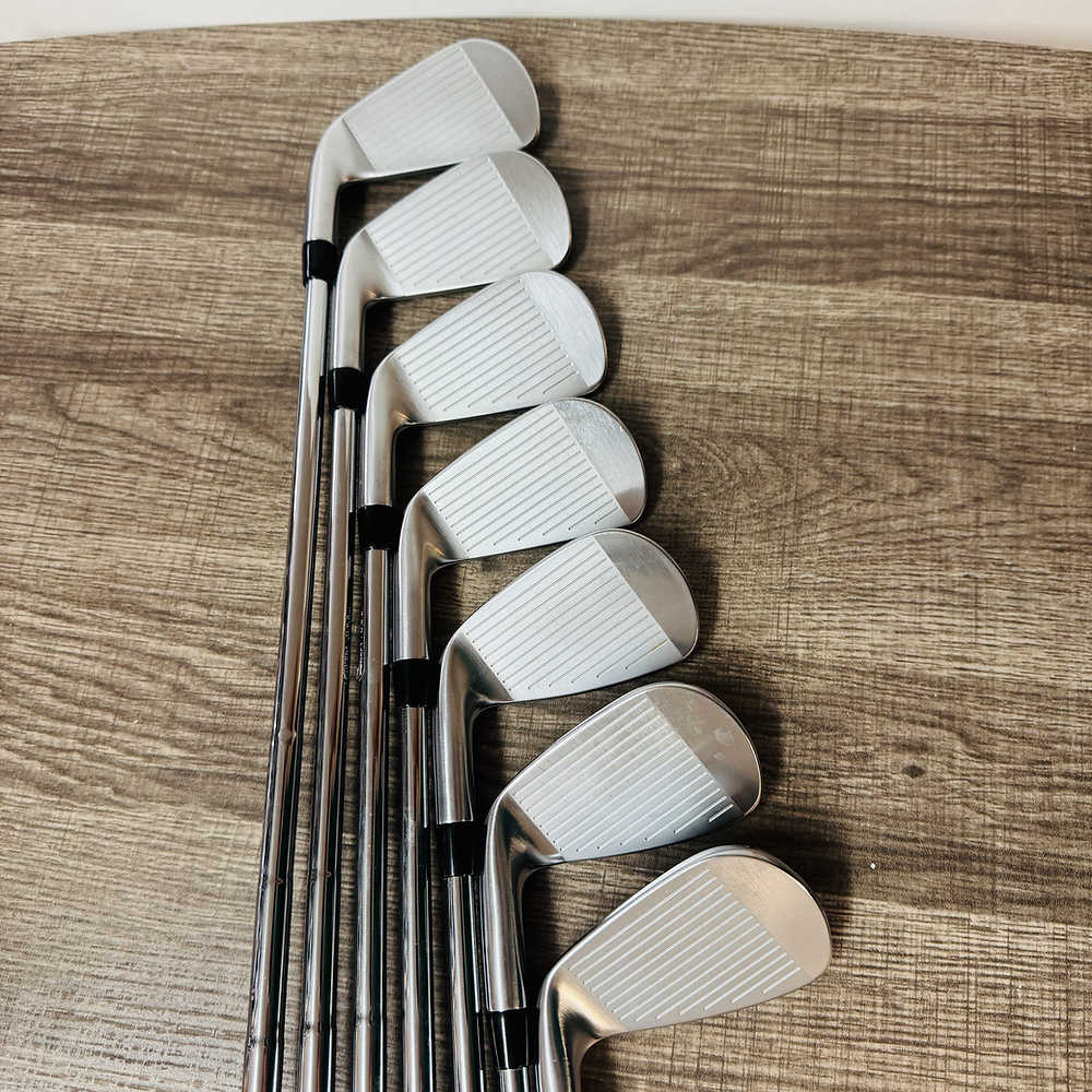 T200 2023 Iron Set 4-PW / AMT White Steel, X Stiff