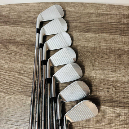 T200 2023 Iron Set 4-PW / AMT White Steel, X Stiff