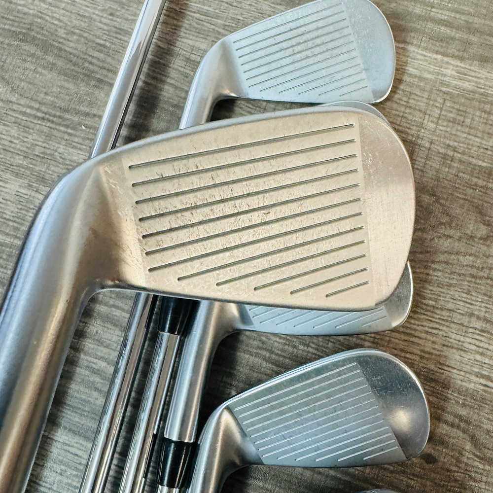 T100 2021 Iron Set 4-P / Dynamic Gold Steel, Stiff