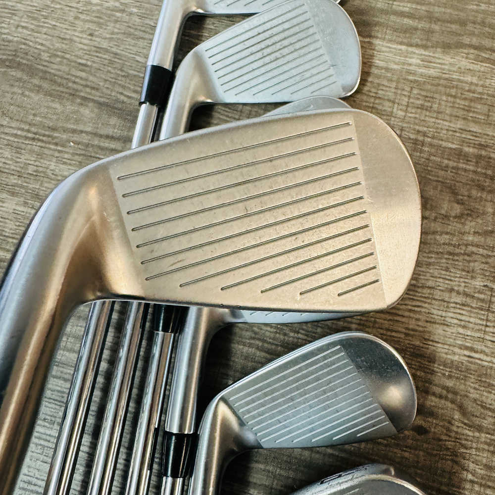 T100 2021 Iron Set 4-P / Dynamic Gold Steel, Stiff
