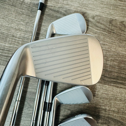 JPX 923 Tour Iron Set 5-G / Dynamic Gold Mid Steel, Stiff