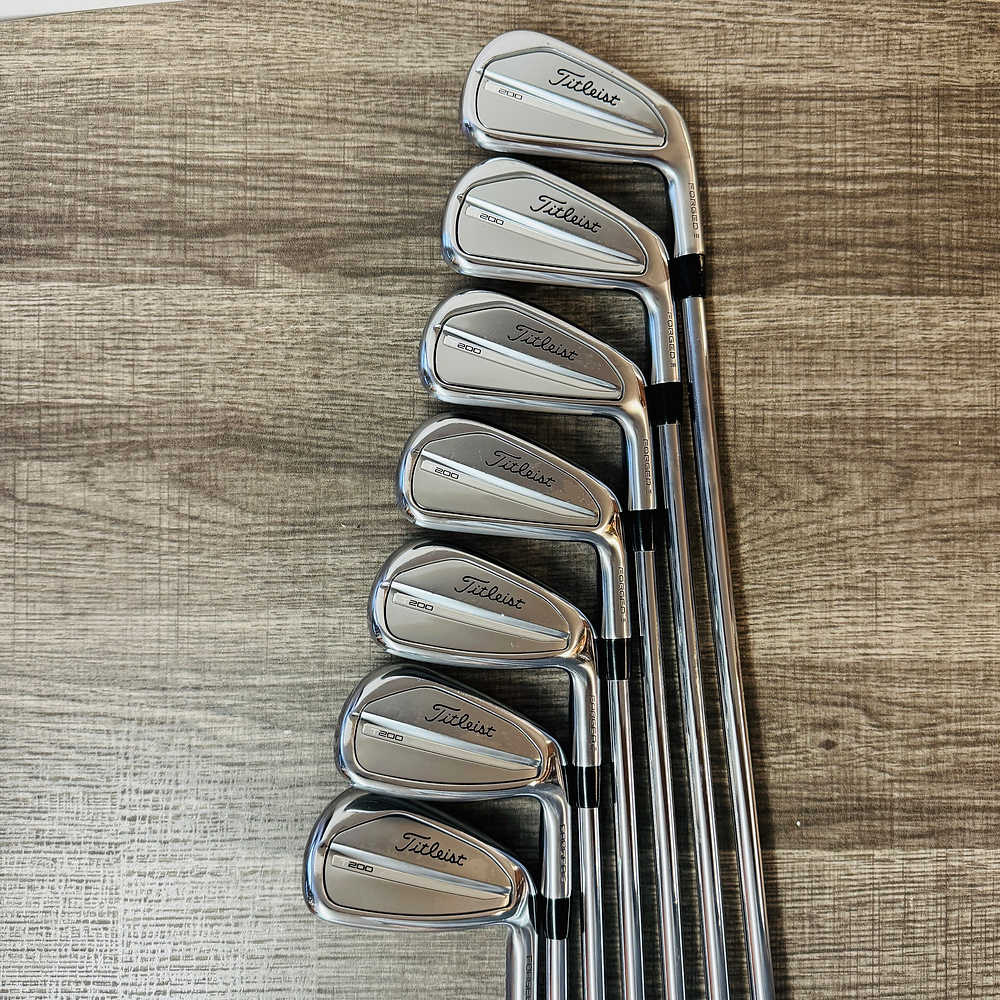 T200 2023 Iron Set 4-P / AMT Black 110 Steel, Regular