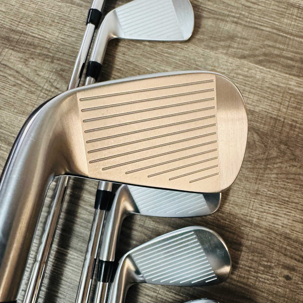 T200 2023 Iron Set 4-PW / AMT White Steel, X Stiff